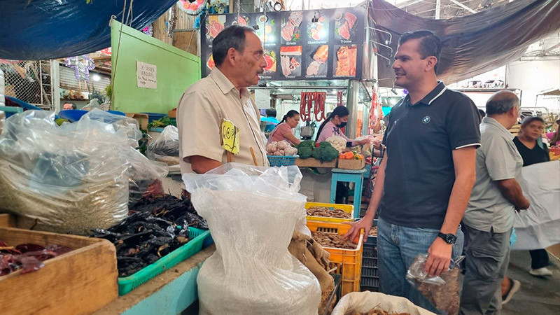 Escucha Segob planteamientos de comerciantes de Pátzcuaro 
