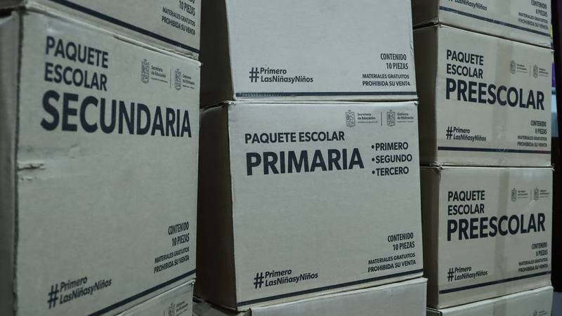 Entregan Nacho Campos y Grisel Tello material educativo por más de 6 mdp a escuelas de Uruapan 