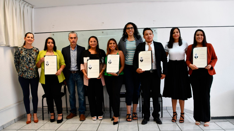 Celebra DIF Michoacán titulación de egresados de la licenciatura en Terapia Física 