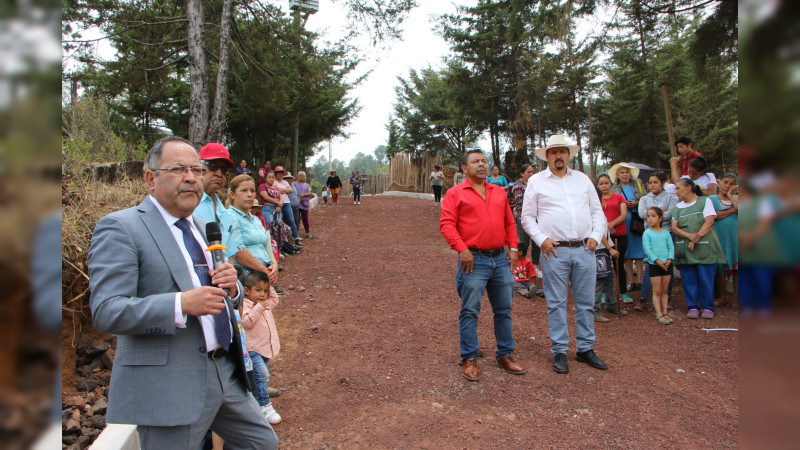 Luis Téllez Marín da banderazo de arranque de obras, en la comunidad Mata de Pinos