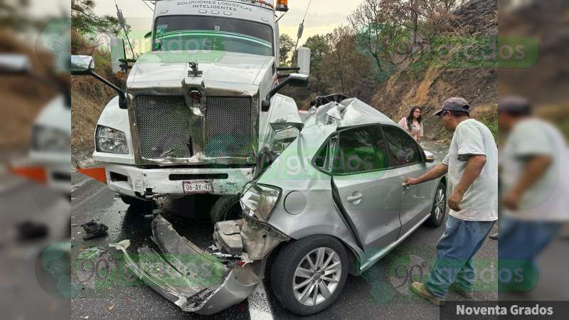 Accidente en la Siglo XXI deja tres heridos de gravedad