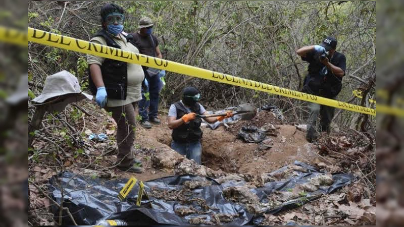 Rescatan 5 cuerpos de fosas clandestinas en Zinapécuaro, Michoacán; Algunos decapitados y maniatados 