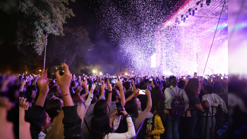 Del espacio sideral a Morelia, Jesse & Joy desataron la mocita en el FMO