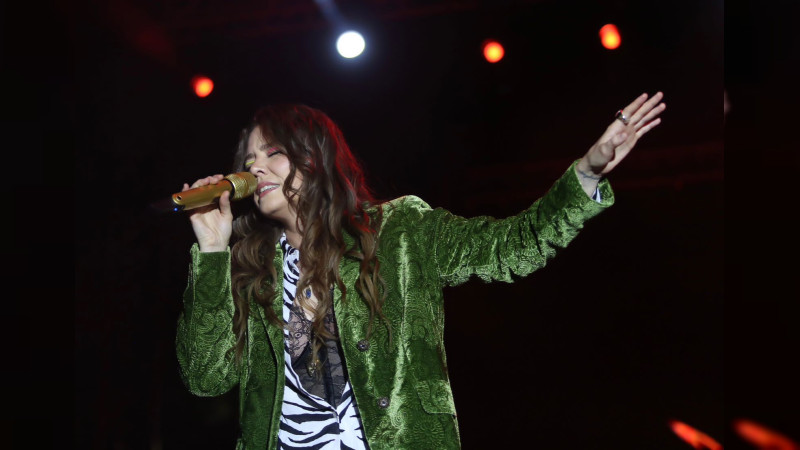 Del espacio sideral a Morelia, Jesse & Joy desataron la mocita en el FMO