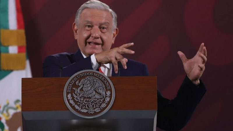 AMLO celebra baja en inflación y la fortaleza del peso 