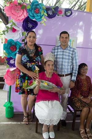 “La reina y princesa coronadas representan orgullosamente las cualidades y virtudes de la mujer apatzinguense”: Liz Guízar  