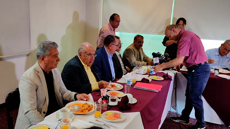 Sigue déficit de maestros en Michoacán 