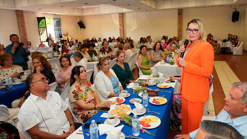 Juntas, en equipo abramos más espacios de decisión para las mujeres: Yarabí Ávila