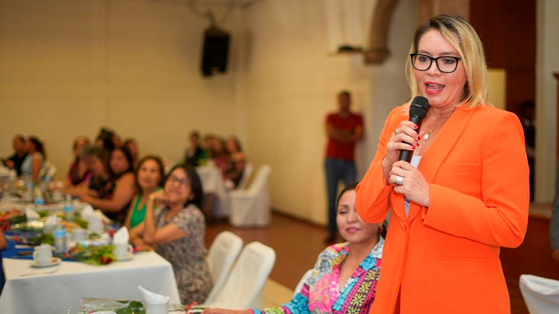 Juntas, en equipo abramos más espacios de decisión para las mujeres: Yarabí Ávila