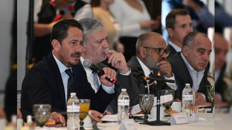 Ofrece Michoacán a sector automotriz disponibilidad de agua para uso industrial