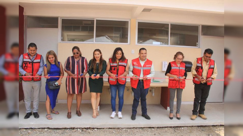 Entrega Bladimir González obras en escuelas en Tarímbaro
