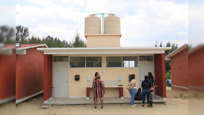 Entrega Bladimir González obras en escuelas en Tarímbaro