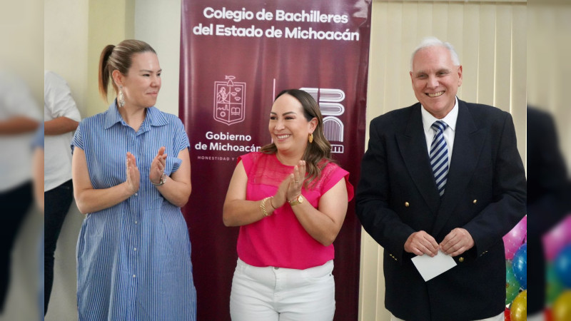 Dona Colegio de Bachilleres 40 mil juguetes al DIF Michoacán