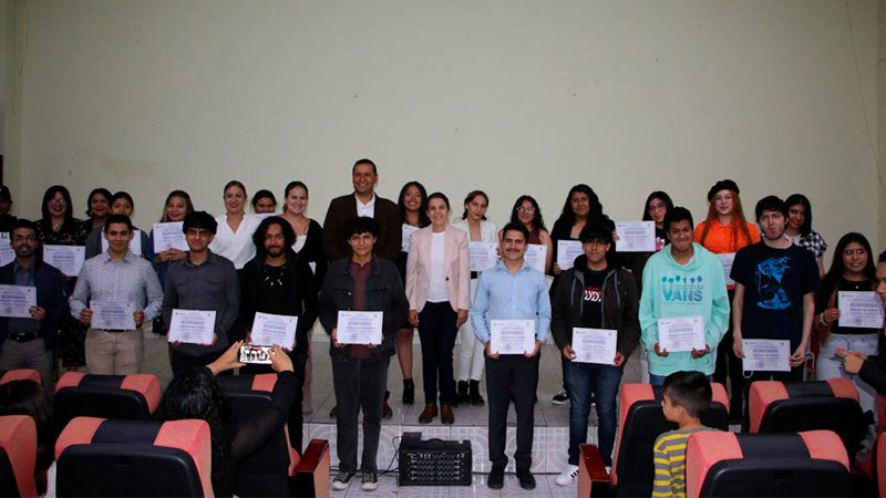 Gobierno de Ciudad Hidalgo inaugura la Exposición Colectiva “Mentes Fuera de Cubo”