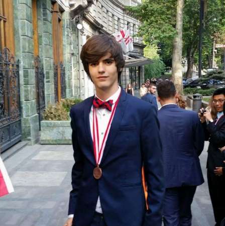 Estudiante michoacano gana medalla de bronce en Olimpiada de Química en Georgia‏    - Foto 1 