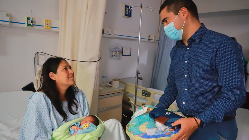 El DIF Morelia celebra la llegada de bebés con canastillas para mamás en el Hospital de la Mujer