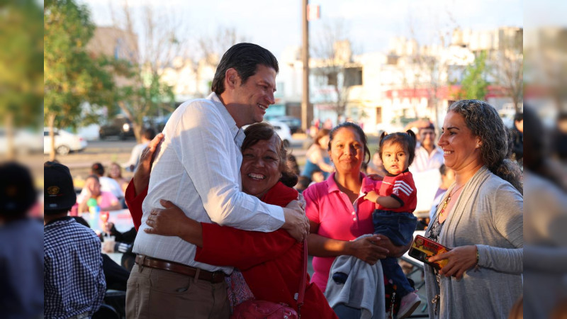 Celebra Alfonso Martínez el Día de las Madres con más de mil mujeres de Villas del Pedregal