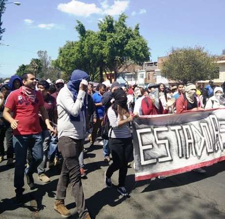 Realizarán normalistas tomas y bloqueos este martes en Michoacán 