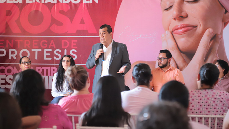 Asociaciones civiles y Salud Michoacán entregan prótesis externas de mama a 60 mujeres