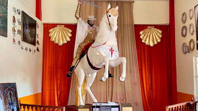 Restituyen montura de Santiago Apóstol de Izúcar de Matamoros para completar conjunto escultórico, en Puebla 