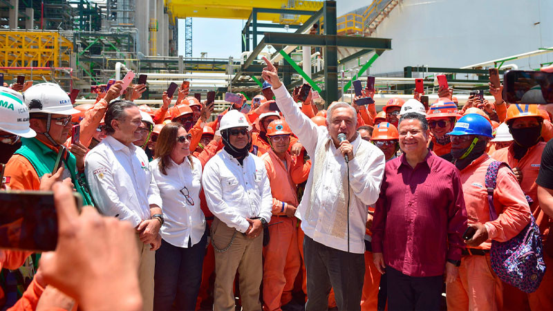 Planta coquizadora en refinería de Tula producirá más gasolina con menos contaminación: AMLO 