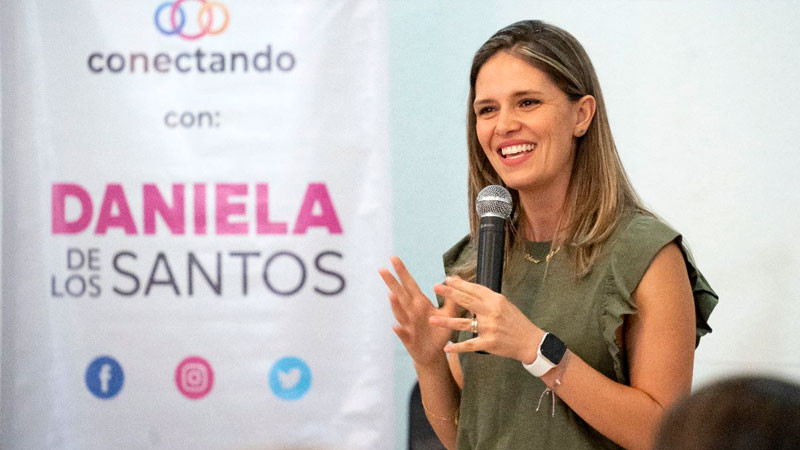 Daniela De Los Santos, reconoce a mujeres por su labor social 