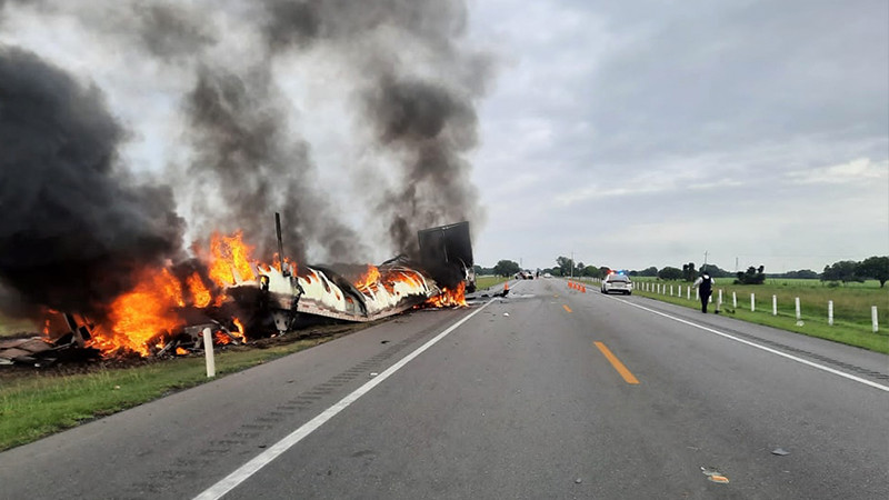 Choque entre camioneta y camioneta deja 13 personas muertas en Tamaulipas 