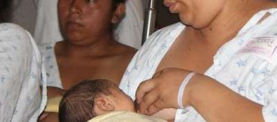 Autoridades de salud promueven la alimentación materna infantil 