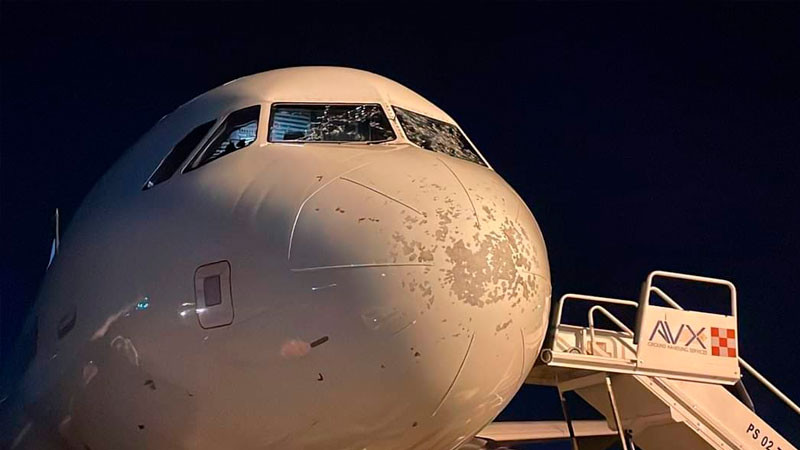 Tormenta rompe parabrisas de avión y aterrizan de emergencia en Torreón, Coahuila 