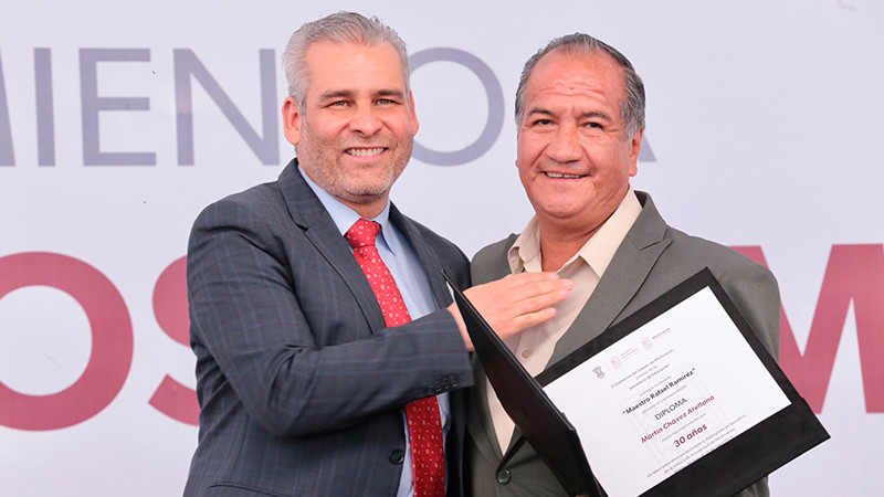 De la mano con el magisterio vamos por la reconstrucción educativa del estado: Bedolla