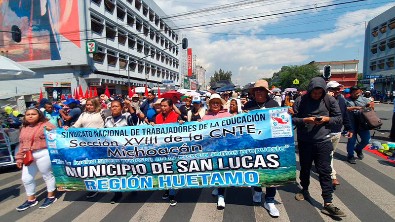 Contingente de la CNTE azul se manifestó en la Ciudad de México  