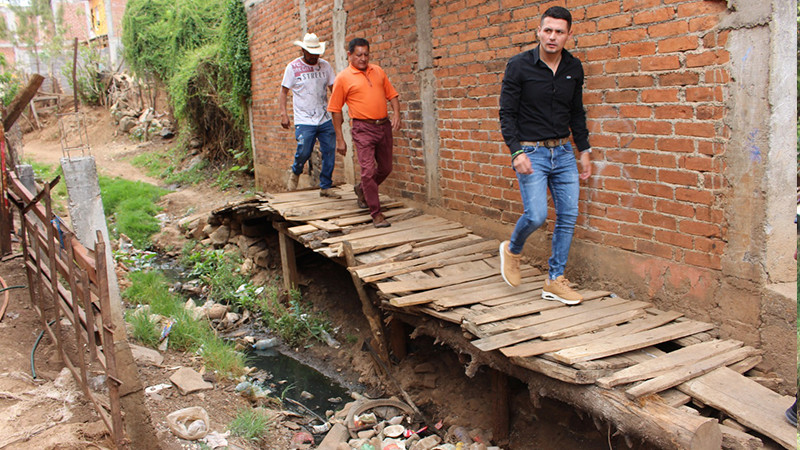  Emprende el presidente Arturo Estrada el saneamiento de las barrancas en Quiroga 