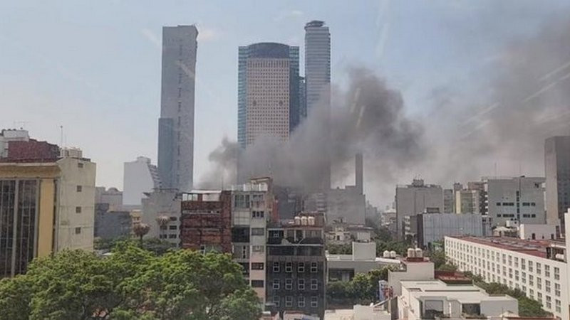 Desalojan a 150 personas debido a incendio en la alcaldía Miguel Hidalgo 