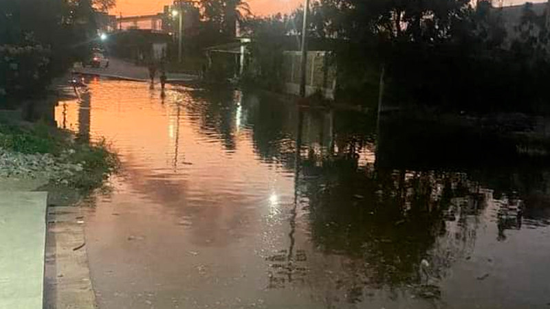 Se presenta el fenómeno de Mar de Fondo en la Bahía de Petacalco, ubicada en la costa de Guerrero