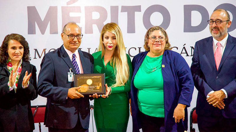 Condecoran a la Normal de Arteaga con la Medalla “Michoacán al Mérito Docente 2023” 