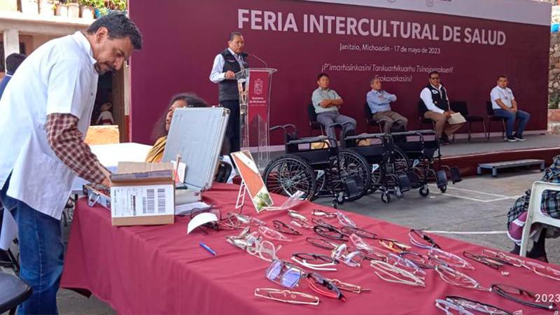 Con Feria Intercultural de Salud, lleva Salud Michoacán servicios médicos a Janitzio