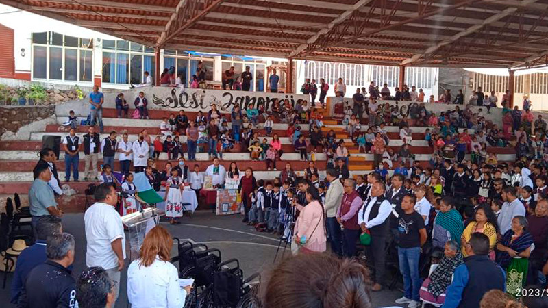 Con Feria Intercultural de Salud, lleva Salud Michoacán servicios médicos a Janitzio