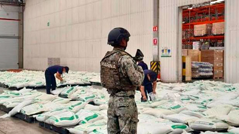 Marina asegura 26 y media toneladas de zeolita adicionados con cocaína, en puerto de Veracruz 