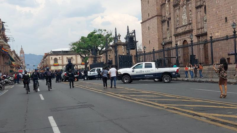 Caos en centro histórico, por cierre de vialidades