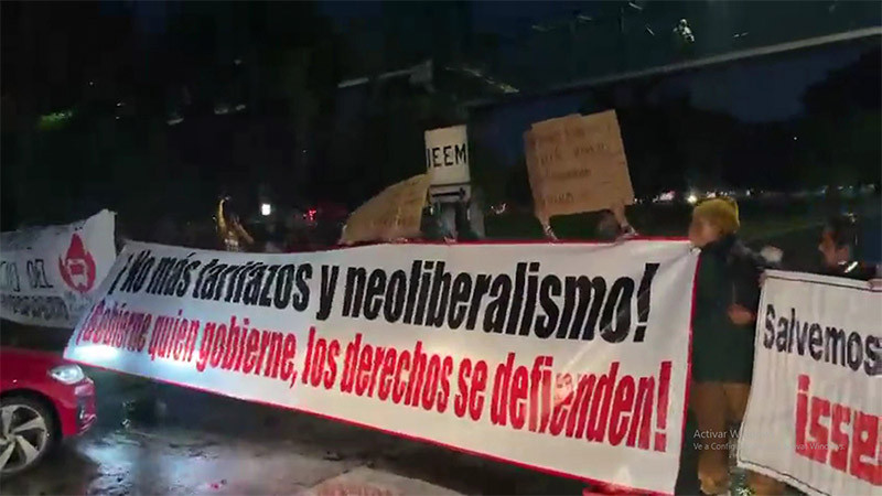 Protestan frente al Instituto Nacional Electoral por segundo debate en el estado de México 