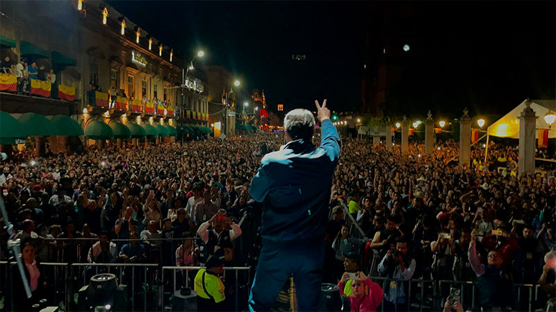 Miles de personas hacen brillar a Morelia en su 482 aniversario 