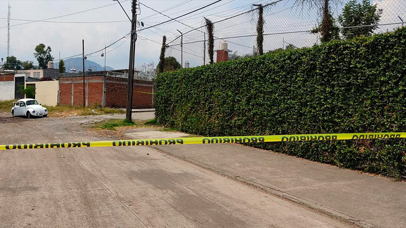 De varios balazos ejecutan al conductor de un vocho en Uruapan 