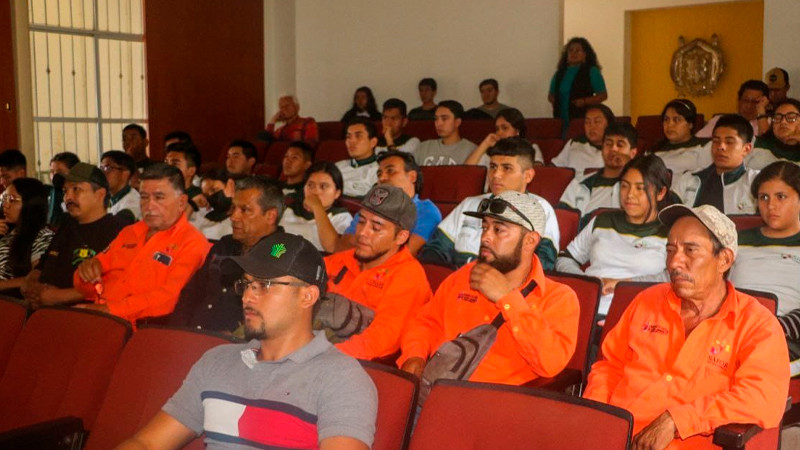 Capacitan a brigadas municipales de Sanidad Forestal en Michoacán