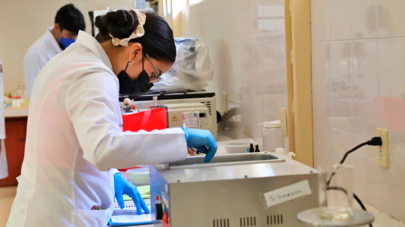 Laboratorio clínico de la UMSNH, al servicio de la población