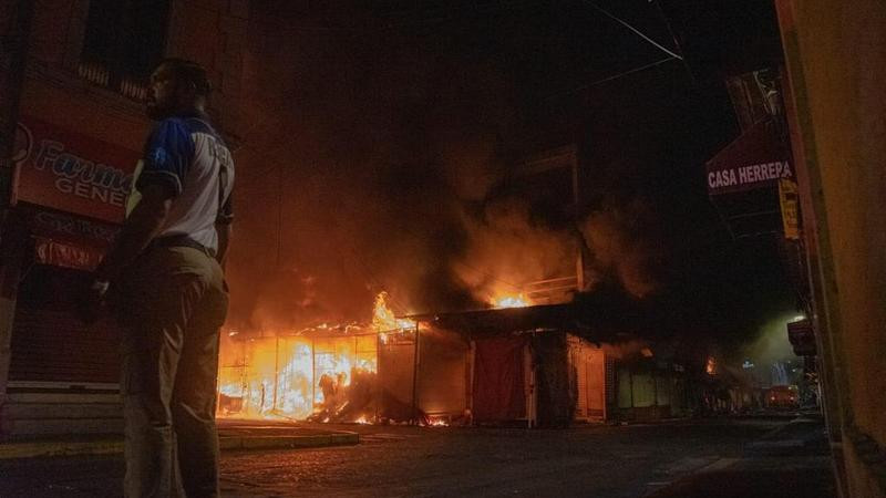 Se registró fuerte incendio en las inmediaciones del Mercado Independencia en Morelia 