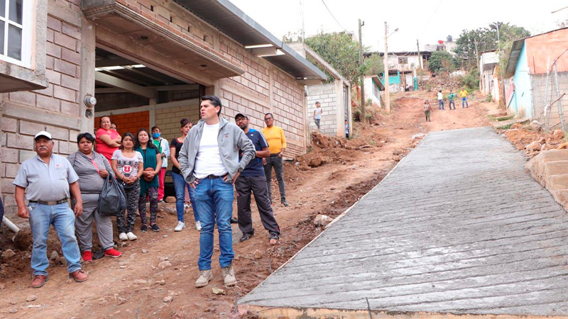 En marcha, construcción de 48 caminos y carreteras en todo Zitácuaro: Toño Ixtláhuac