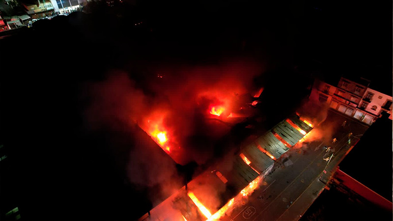 Saldo del incendio en el Mercado Independencia: 156 puestos dañados; se colapsó parte del estacionamiento  