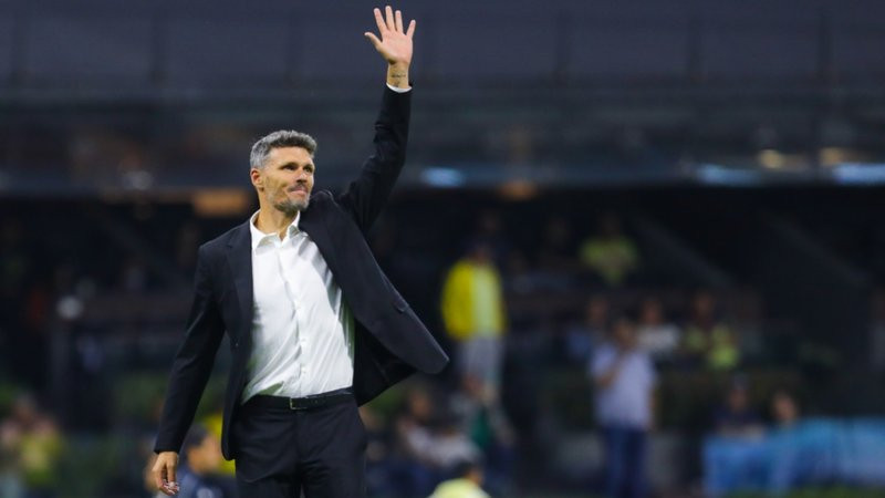 Fernando “Tano” Ortiz renuncia al América tras eliminación vs Chivas 