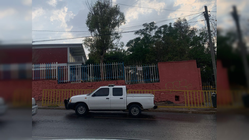 Se intoxican al menos 30 menores con bebida conocida como “azulitos”, en escuela secundaria de Querétaro  