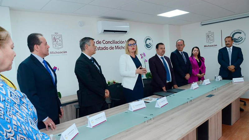 Rectora pide confianza en semillero de profesionistas egresados de la Universidad Michoacana